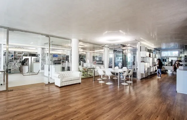 Spazio uffici open space della sede Tosetto a Jesolo